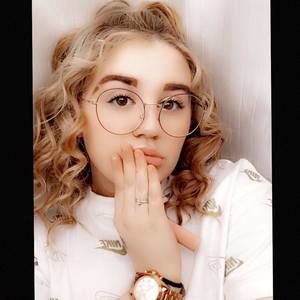 Meet your Posher, Sabrina